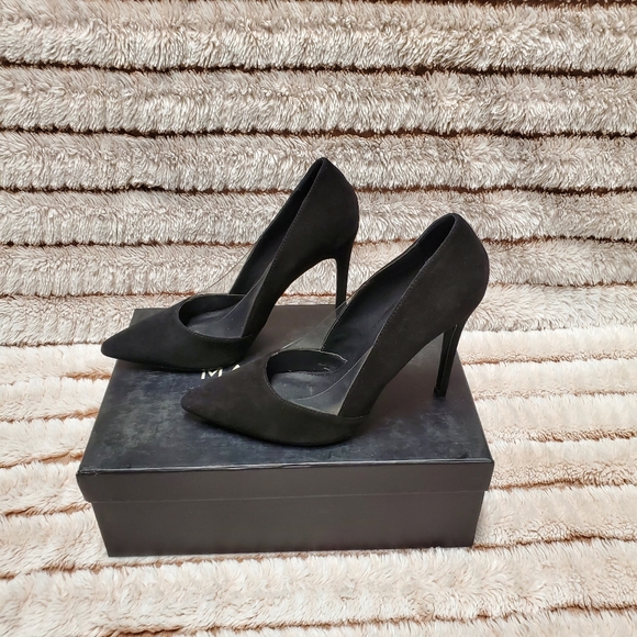 NEW -MARCIANO SUEDE PUMPS 👠 - Picture 5 of 8
